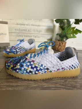 Zee Alexis Nevi Light Up Glow Multi-Color Woven Slip-On Sneakers. Size 6.5
